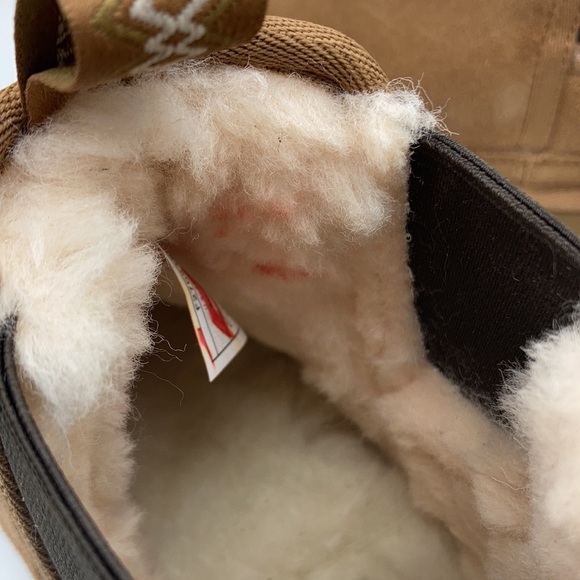 UGG Men's Neumel Chelsea Chestnut Boots - Picture 5 of 7